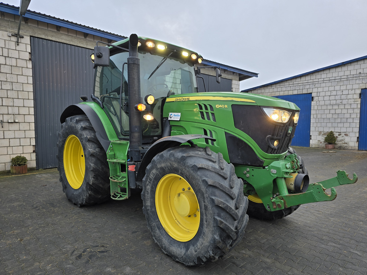 JOHN DEERE 6140R - Traktors: foto 1 JOHN DEERE 6140R - Traktors: foto 1