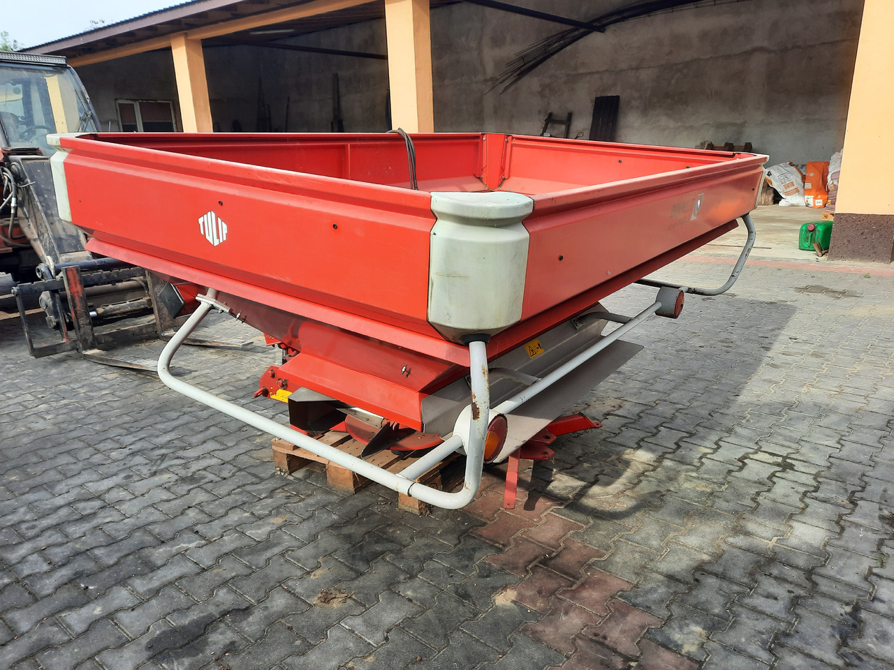 LELY CENTERLINER SX 2000 L - Minerālmēslu izkliedētājs: foto 3 LELY CENTERLINER SX 2000 L - Minerālmēslu izkliedētājs: foto 3
