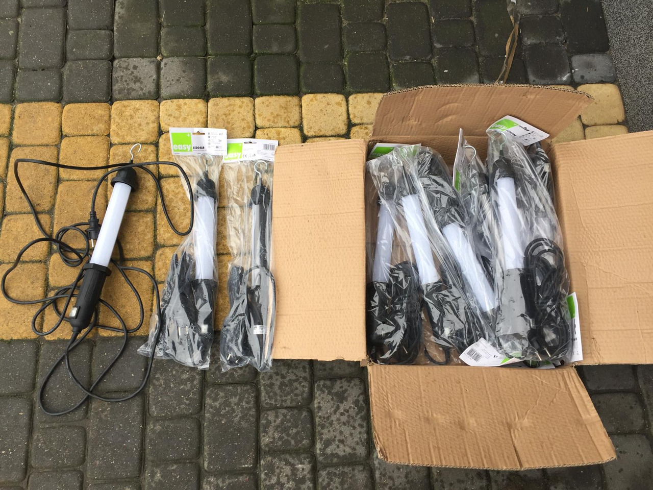 Lampa warsztatowa na 5 metrowym przewodzie zasilającym - Garāžu aprīkojums: foto 1 Lampa warsztatowa na 5 metrowym przewodzie zasilającym - Garāžu aprīkojums: foto 1