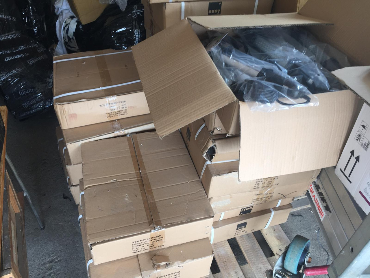 Lampa warsztatowa na 5 metrowym przewodzie zasilającym - Garāžu aprīkojums: foto 2 Lampa warsztatowa na 5 metrowym przewodzie zasilającym - Garāžu aprīkojums: foto 2