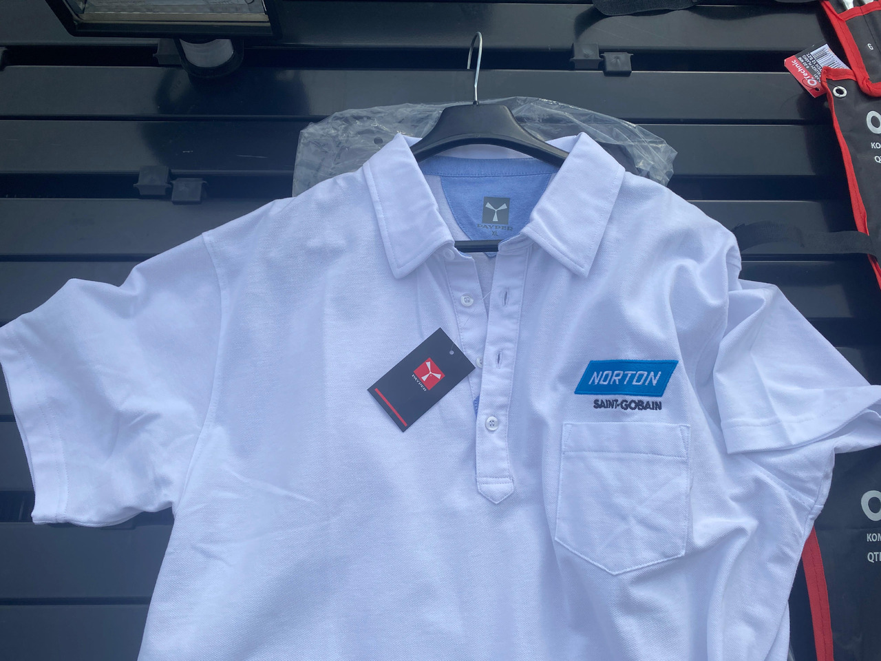 Norton, Dedra ukośnica, zestaw kluczy, lampa z czujnikiem, koszulka Polo - Auto instrument: foto 4 Norton, Dedra ukośnica, zestaw kluczy, lampa z czujnikiem, koszulka Polo - Auto instrument: foto 4