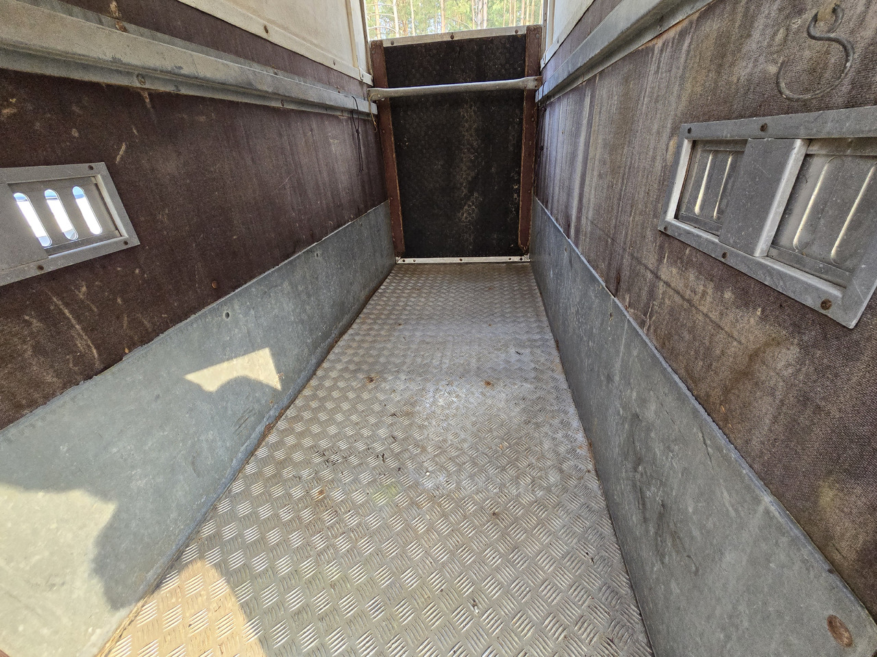 PONGRATZ PA 310 T - Piekabe dzīvnieku pārvadāšanai: foto 5 PONGRATZ PA 310 T - Piekabe dzīvnieku pārvadāšanai: foto 5