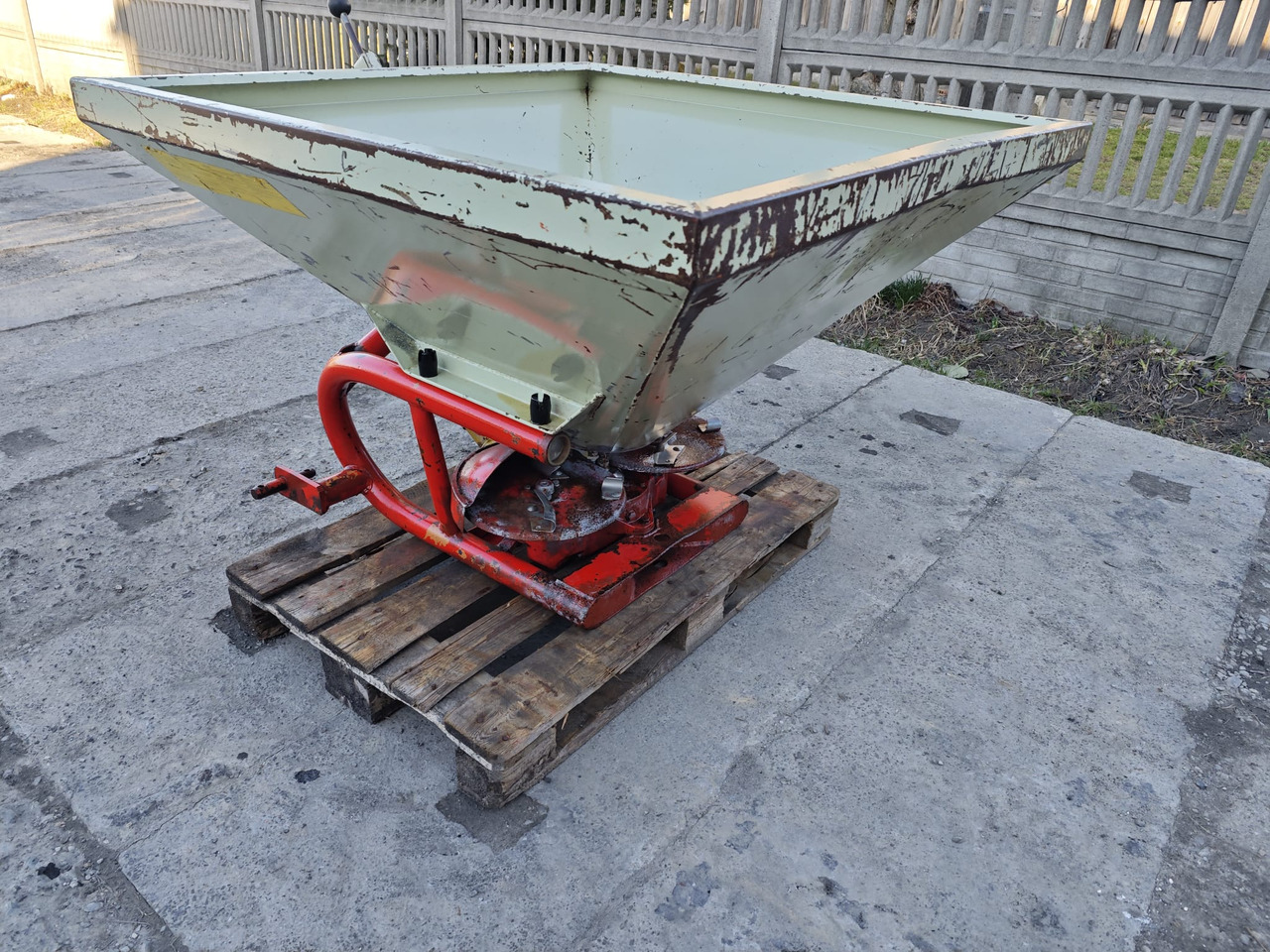 RAUCH Komet 450 L - Minerālmēslu izkliedētājs: foto 3 RAUCH Komet 450 L - Minerālmēslu izkliedētājs: foto 3