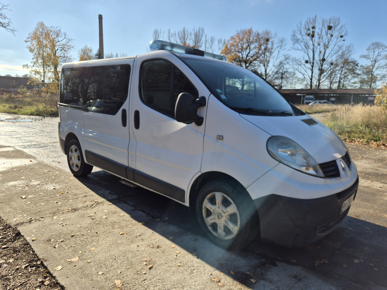 RENAULT Trafic 2.0 dCi 115 KM - Ātrās palīdzības mašīna: foto 1 RENAULT Trafic 2.0 dCi 115 KM - Ātrās palīdzības mašīna: foto 1