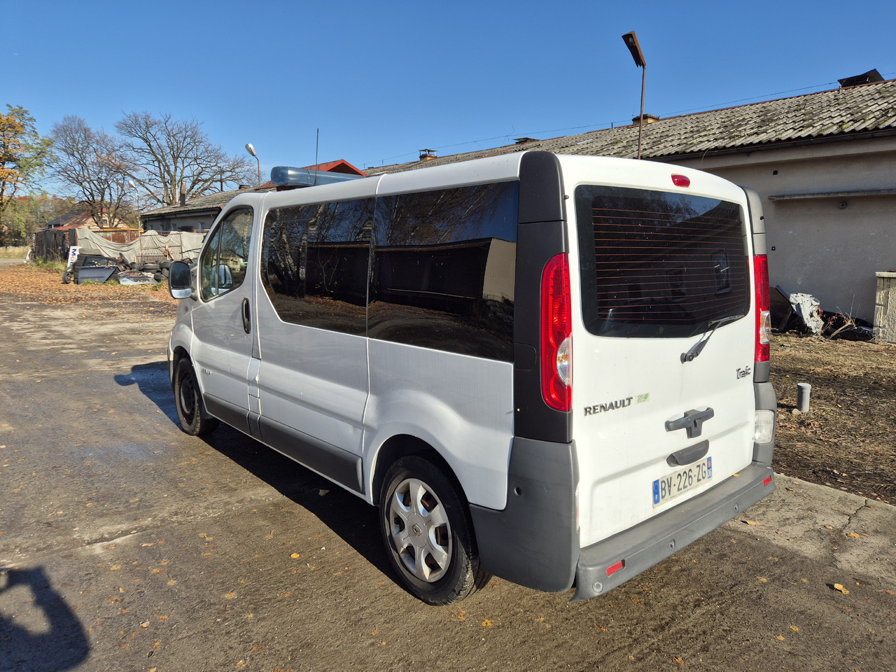 RENAULT Trafic 2.0 dCi 115 KM - Ātrās palīdzības mašīna: foto 5 RENAULT Trafic 2.0 dCi 115 KM - Ātrās palīdzības mašīna: foto 5