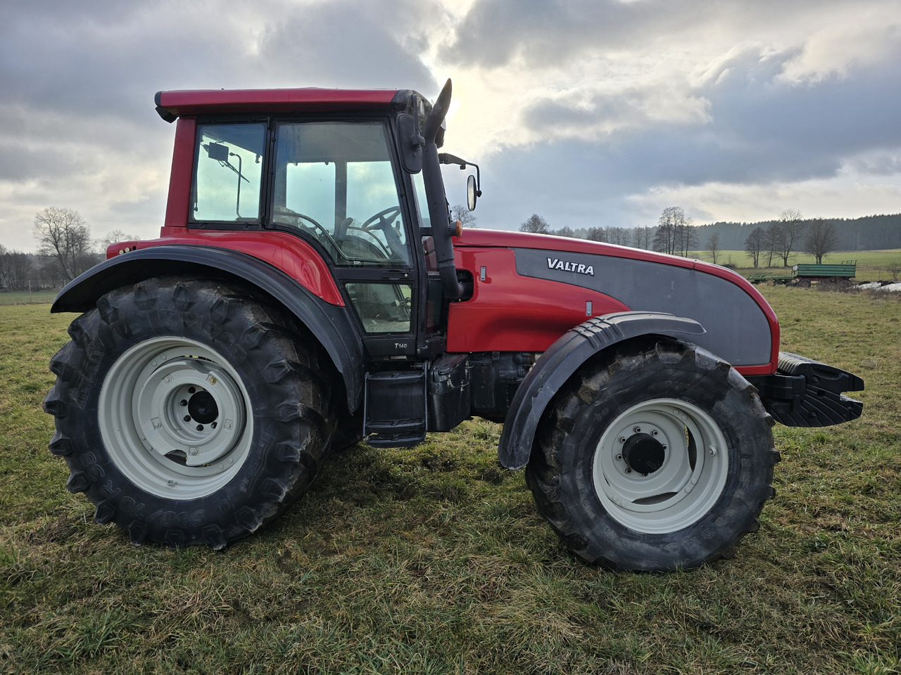 VALTRA T140 - Traktors: foto 1 VALTRA T140 - Traktors: foto 1