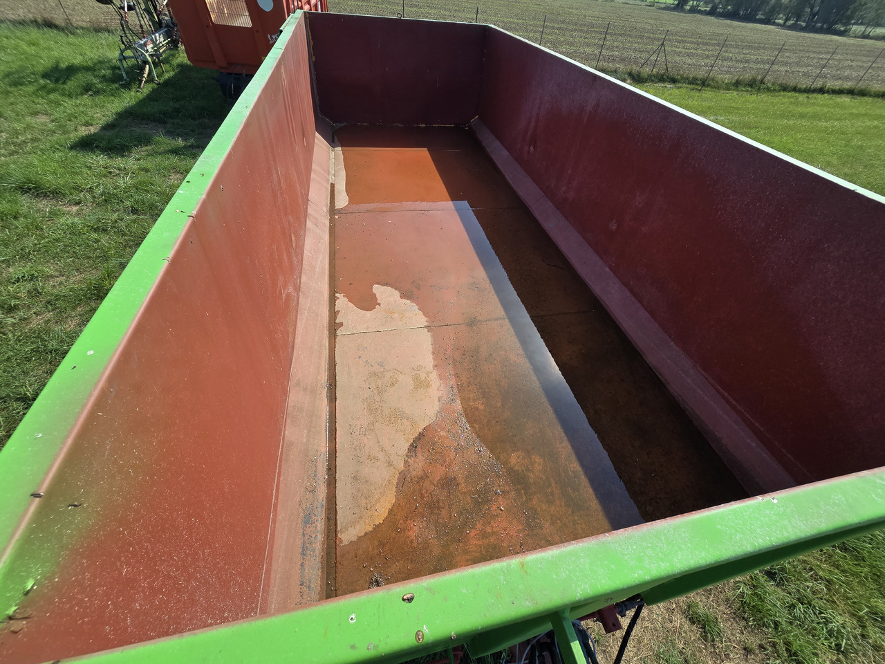 WARFARMA T141/1 - Lauksaimniecības piekabe-pašizgāzējs: foto 4 WARFARMA T141/1 - Lauksaimniecības piekabe-pašizgāzējs: foto 4