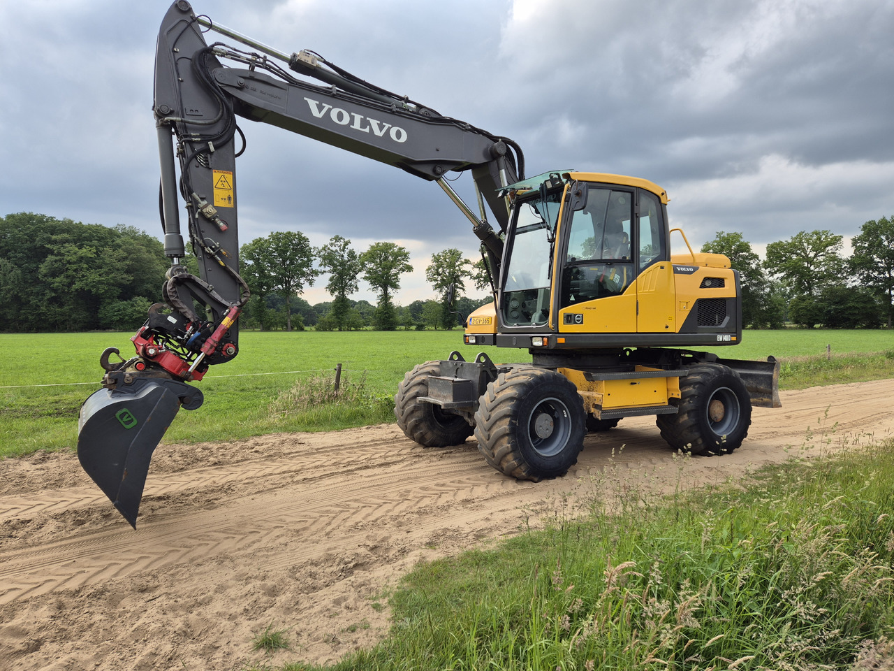 VOLVO EW 140 D Rototilt - Riteņu ekskavators: foto 1 VOLVO EW 140 D Rototilt - Riteņu ekskavators: foto 1