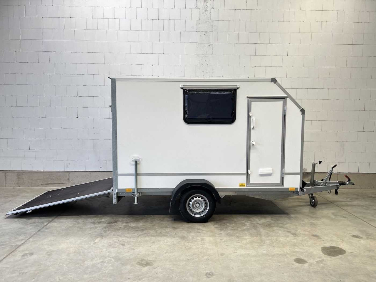 BLYSS F1330HD Seitentür,Fenster,Aero Kofferanhänger - Piekabe slēgtā virsbūve: foto 3 BLYSS F1330HD Seitentür,Fenster,Aero Kofferanhänger - Piekabe slēgtā virsbūve: foto 3