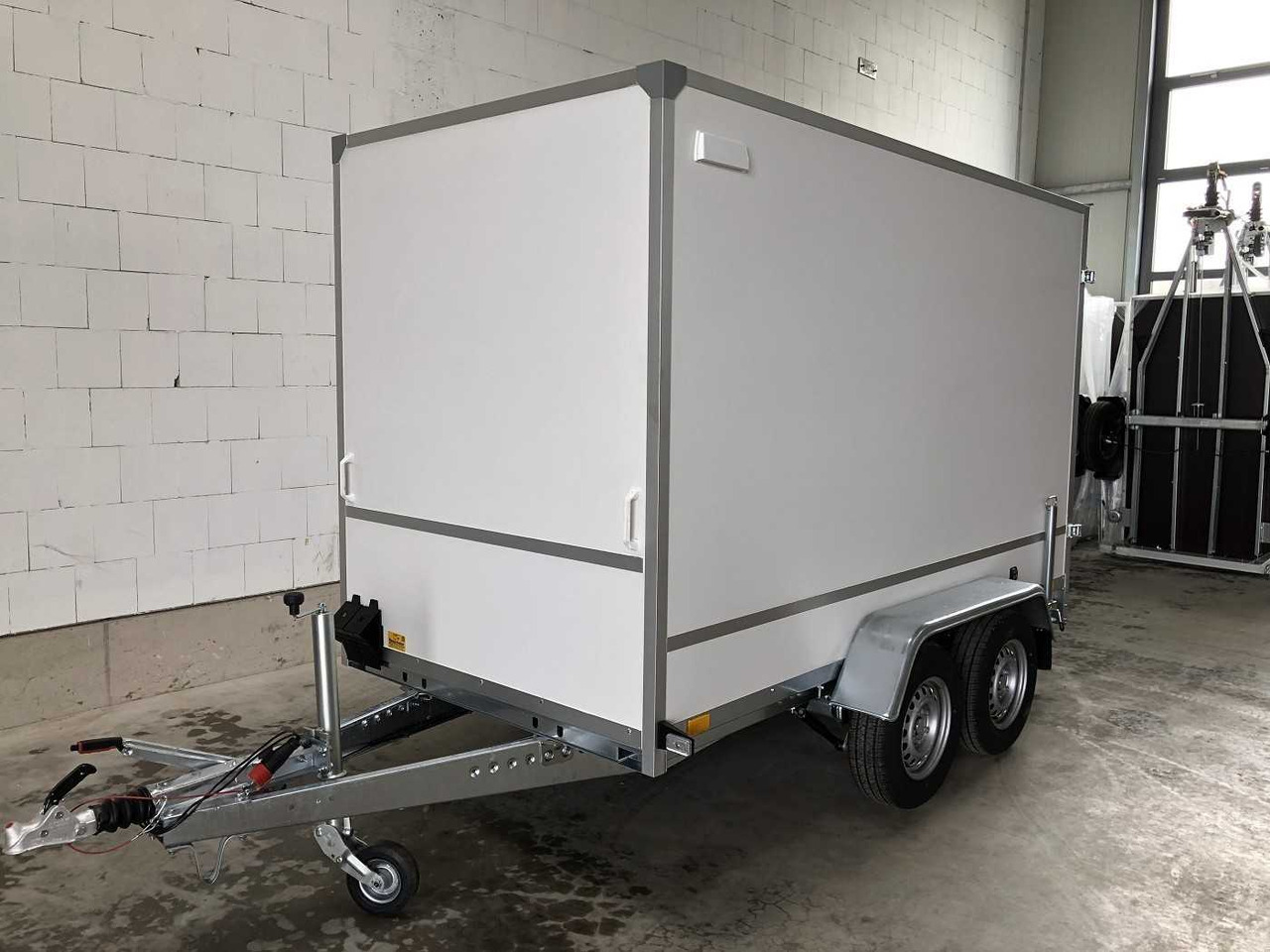 BLYSS F2030HTD Seitentür Kofferanhänger - Piekabe slēgtā virsbūve: foto 4 BLYSS F2030HTD Seitentür Kofferanhänger - Piekabe slēgtā virsbūve: foto 4