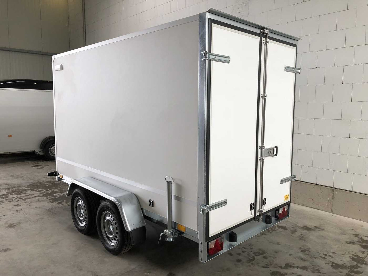 BLYSS F2030HTD Seitentür Kofferanhänger - Piekabe slēgtā virsbūve: foto 5 BLYSS F2030HTD Seitentür Kofferanhänger - Piekabe slēgtā virsbūve: foto 5