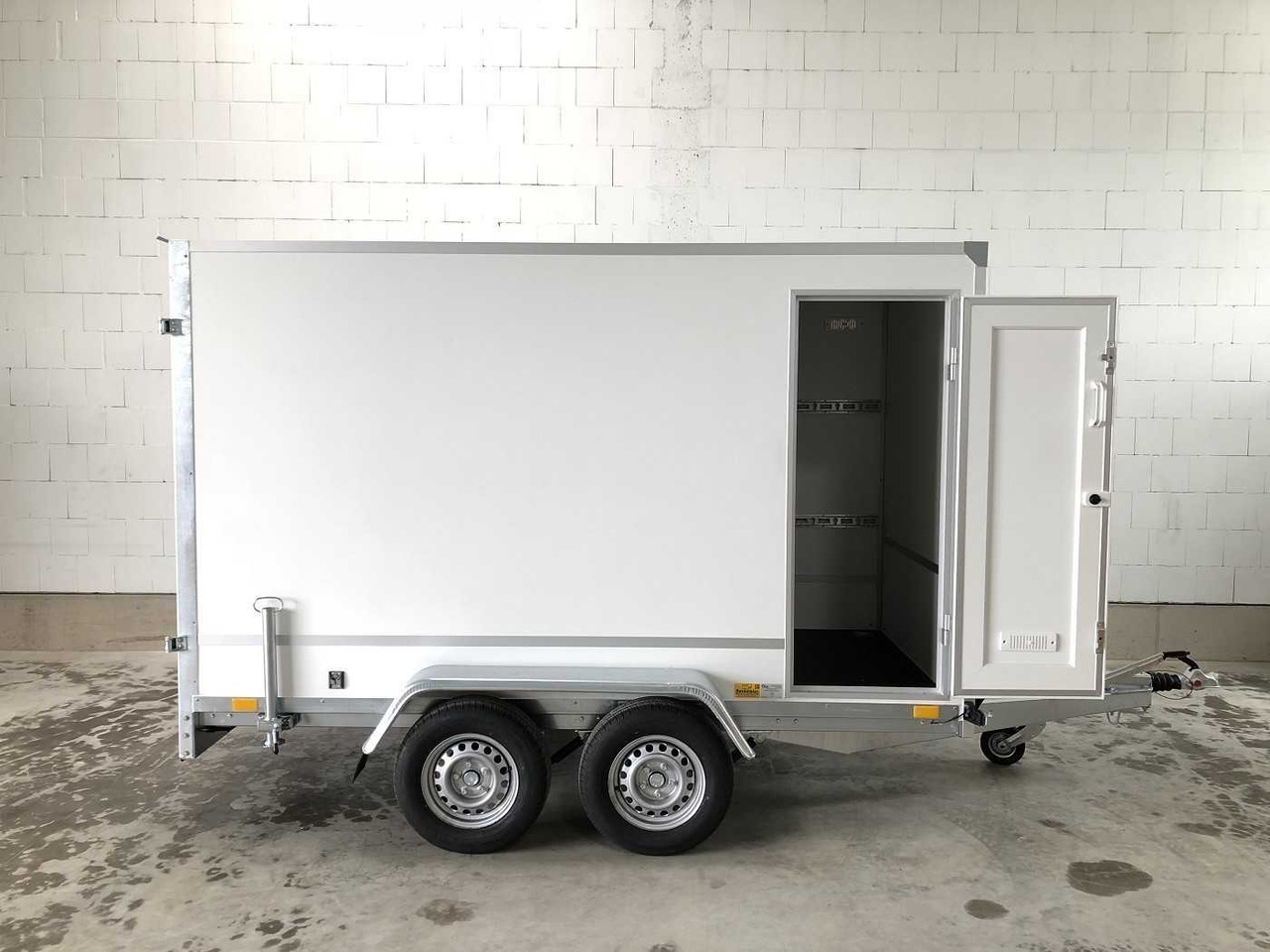 BLYSS F2030HTD Seitentür Kofferanhänger - Piekabe slēgtā virsbūve: foto 1 BLYSS F2030HTD Seitentür Kofferanhänger - Piekabe slēgtā virsbūve: foto 1
