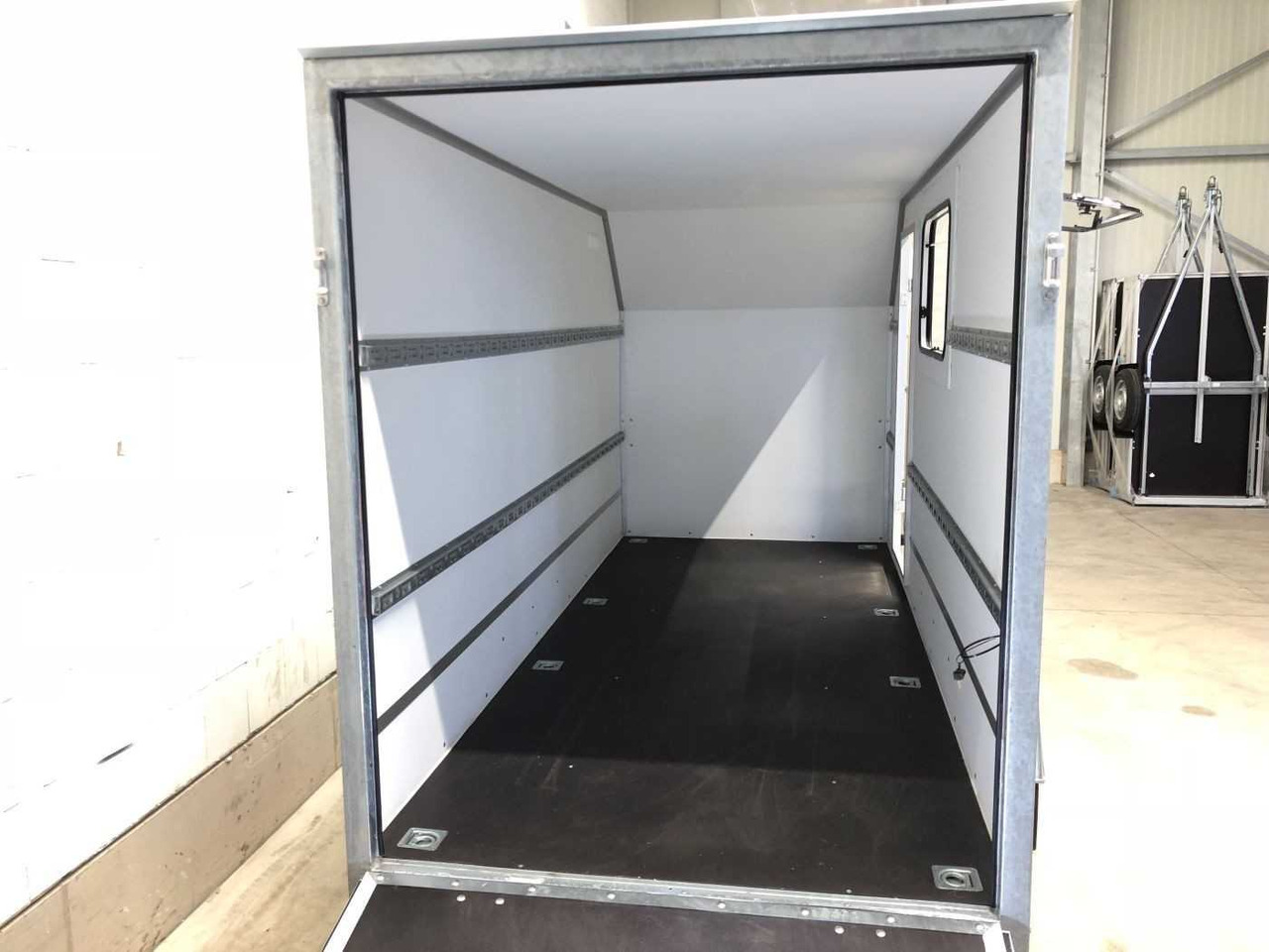 BLYSS F2036HTD Ram.,Tür, Fenst.,Aero Kofferanhänger - Motocikla piekabe: foto 5 BLYSS F2036HTD Ram.,Tür, Fenst.,Aero Kofferanhänger - Motocikla piekabe: foto 5
