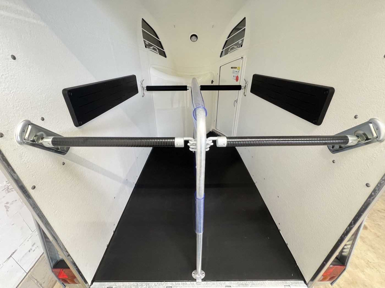 BOECKMANN Comfort Neu ALF Pferdeanhänger - Zirgu piekabe: foto 5 BOECKMANN Comfort Neu ALF Pferdeanhänger - Zirgu piekabe: foto 5