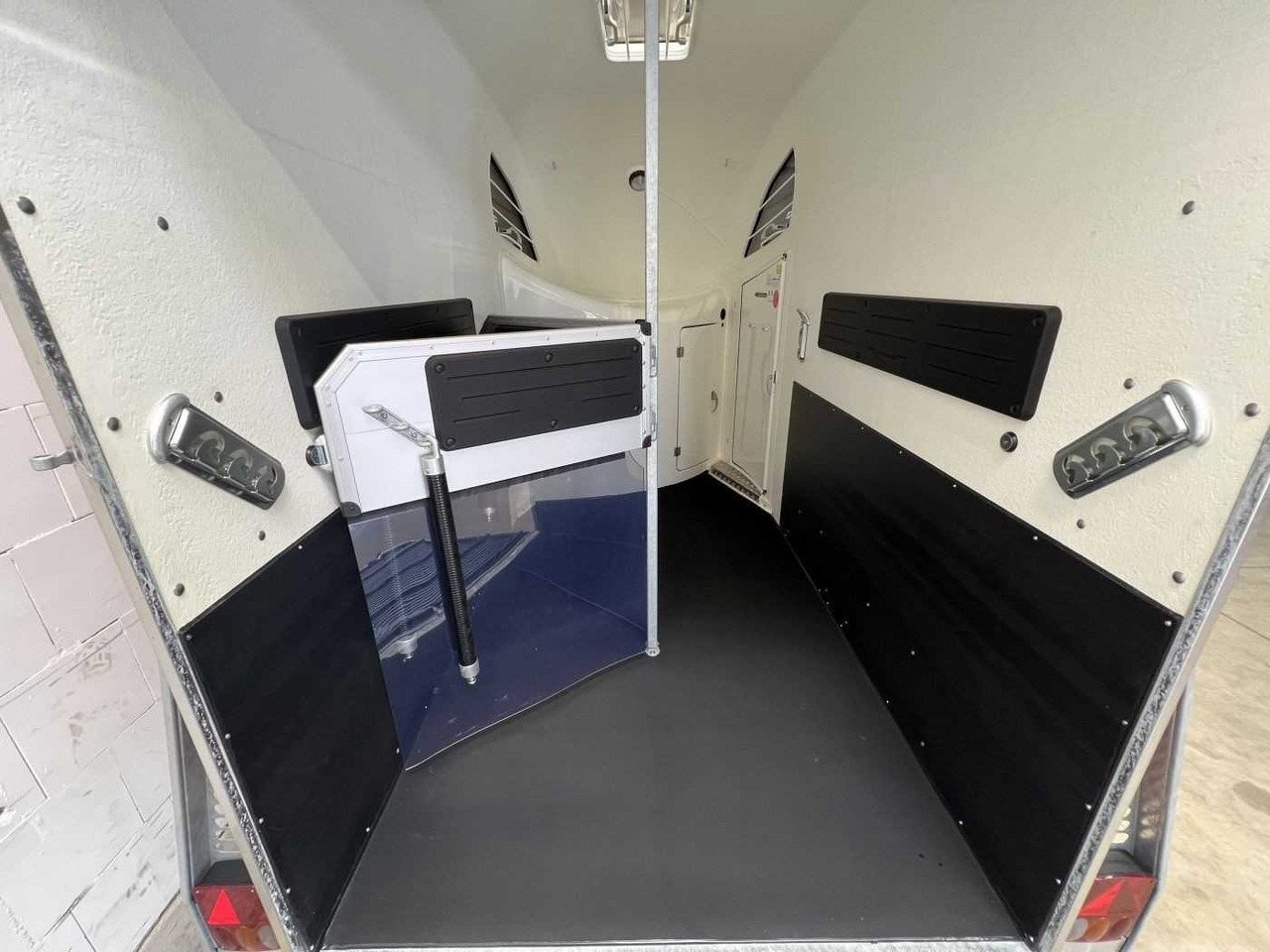 Jaunā Zirgu piekabe BOECKMANN Master 21 WCF MPT Sonder Pferdeanhänger: foto 11