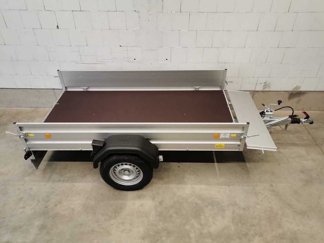 BOECKMANN TL-AL 2513/135 Stkl Kastenanhänger gebremst - Auto piekabe: foto 1 BOECKMANN TL-AL 2513/135 Stkl Kastenanhänger gebremst - Auto piekabe: foto 1