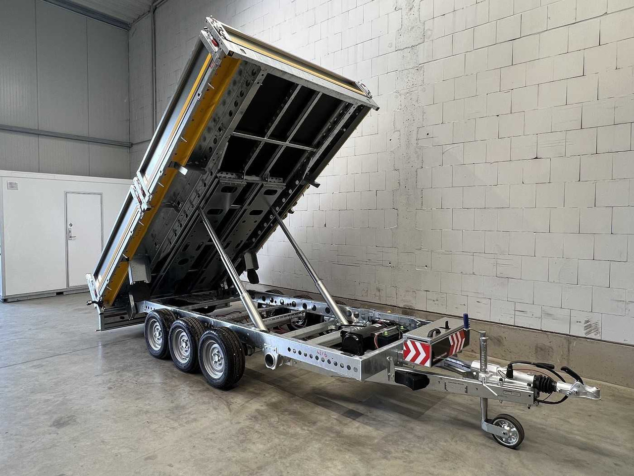 BRIAN_JAMES Cargo Tipper 2 3-Achser Rückwärtskipper - Piekabe pašizgāzējs: foto 2 BRIAN_JAMES Cargo Tipper 2 3-Achser Rückwärtskipper - Piekabe pašizgāzējs: foto 2