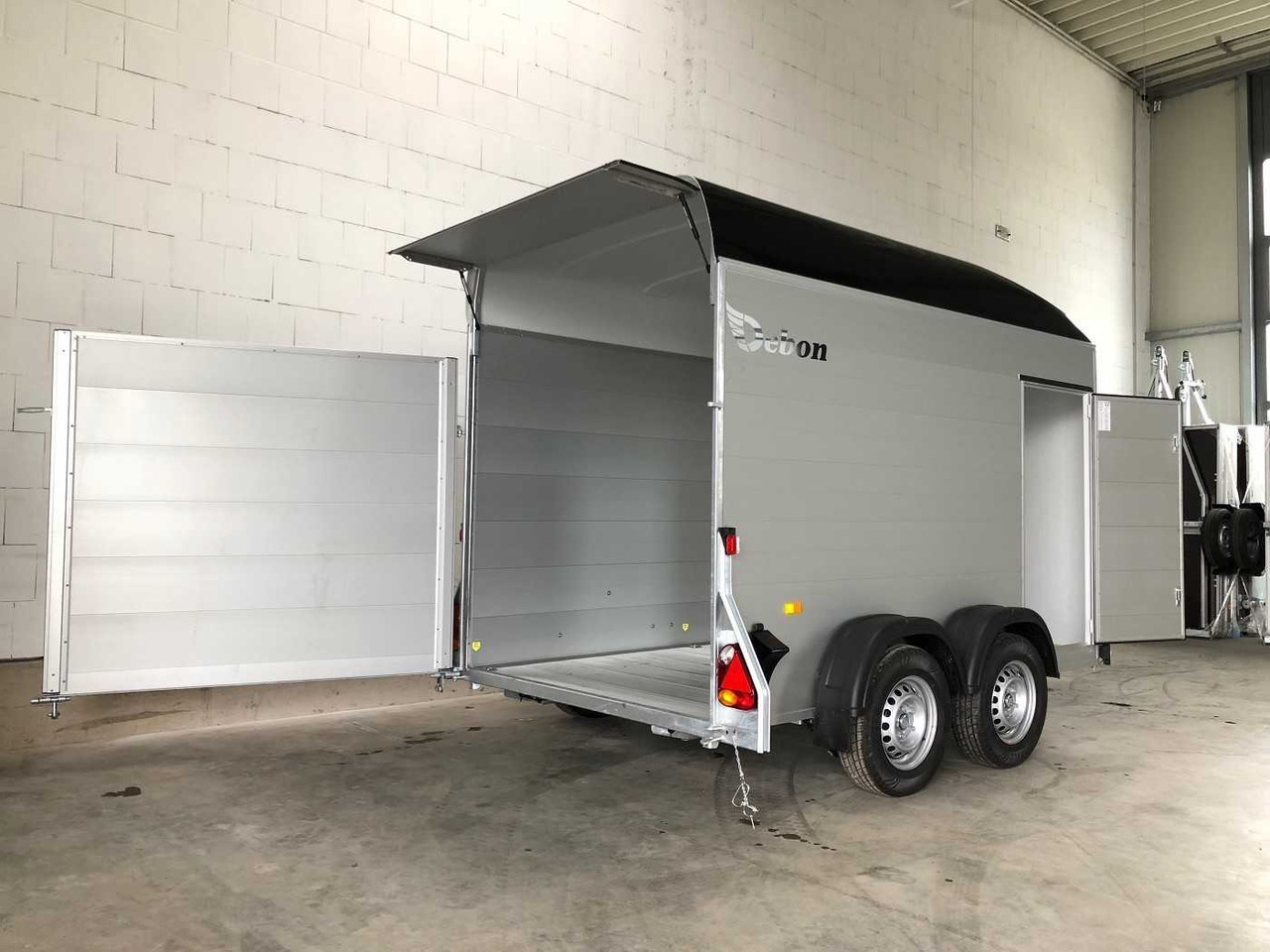 CHEVAL LIBERTE C500 Roadster 2 Türen Kofferanhänger - Motocikla piekabe: foto 4 CHEVAL LIBERTE C500 Roadster 2 Türen Kofferanhänger - Motocikla piekabe: foto 4
