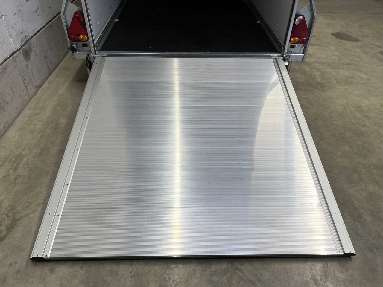 CHEVAL LIBERTE Cargo 1300.02 Alu-Felgen Kofferanhänger - Piekabe slēgtā virsbūve: foto 3 CHEVAL LIBERTE Cargo 1300.02 Alu-Felgen Kofferanhänger - Piekabe slēgtā virsbūve: foto 3