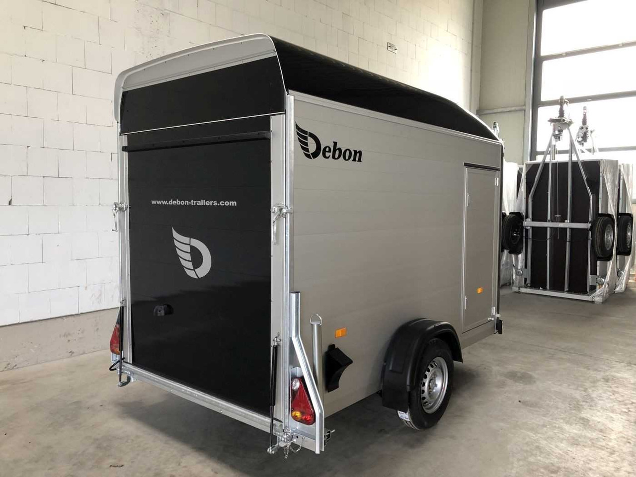 CHEVAL LIBERTE DEBON C300 Roadster Kofferanhänger - Motocikla piekabe: foto 4 CHEVAL LIBERTE DEBON C300 Roadster Kofferanhänger - Motocikla piekabe: foto 4