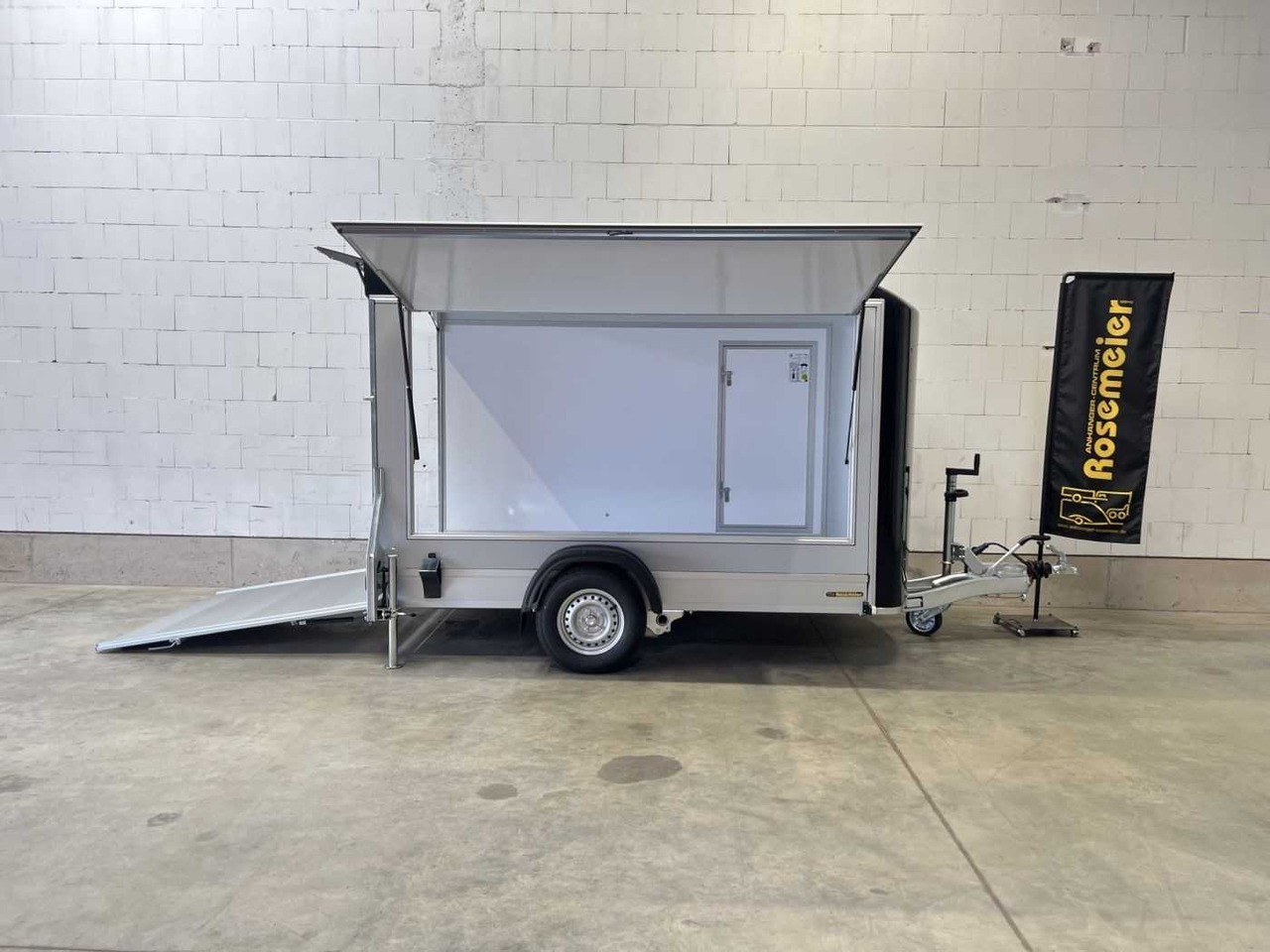 CHEVAL LIBERTE DEBON C300 Roadster Verk.Kl Tür Kofferanhänger - Tirdzniecības piekabe: foto 1 CHEVAL LIBERTE DEBON C300 Roadster Verk.Kl Tür Kofferanhänger - Tirdzniecības piekabe: foto 1