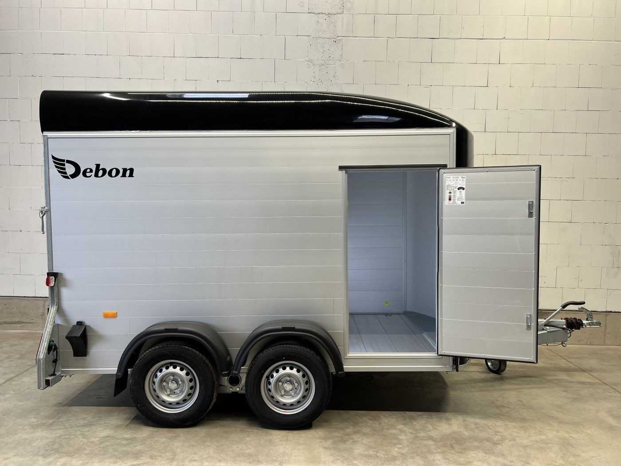 CHEVAL LIBERTE DEBON C500 Roadster Kofferanhänger - Motocikla piekabe: foto 3 CHEVAL LIBERTE DEBON C500 Roadster Kofferanhänger - Motocikla piekabe: foto 3