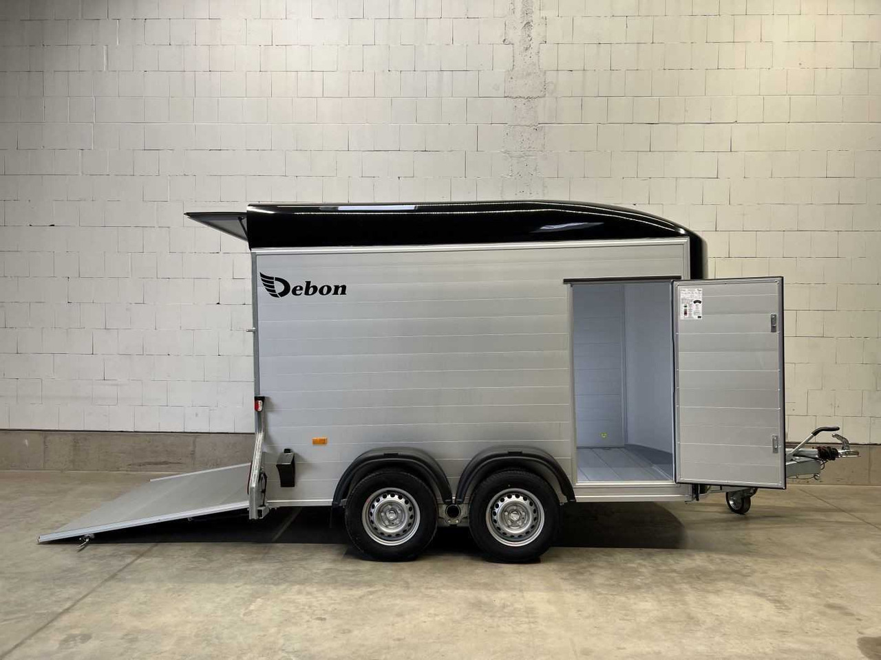 CHEVAL LIBERTE DEBON C500 Roadster Kofferanhänger - Motocikla piekabe: foto 1 CHEVAL LIBERTE DEBON C500 Roadster Kofferanhänger - Motocikla piekabe: foto 1