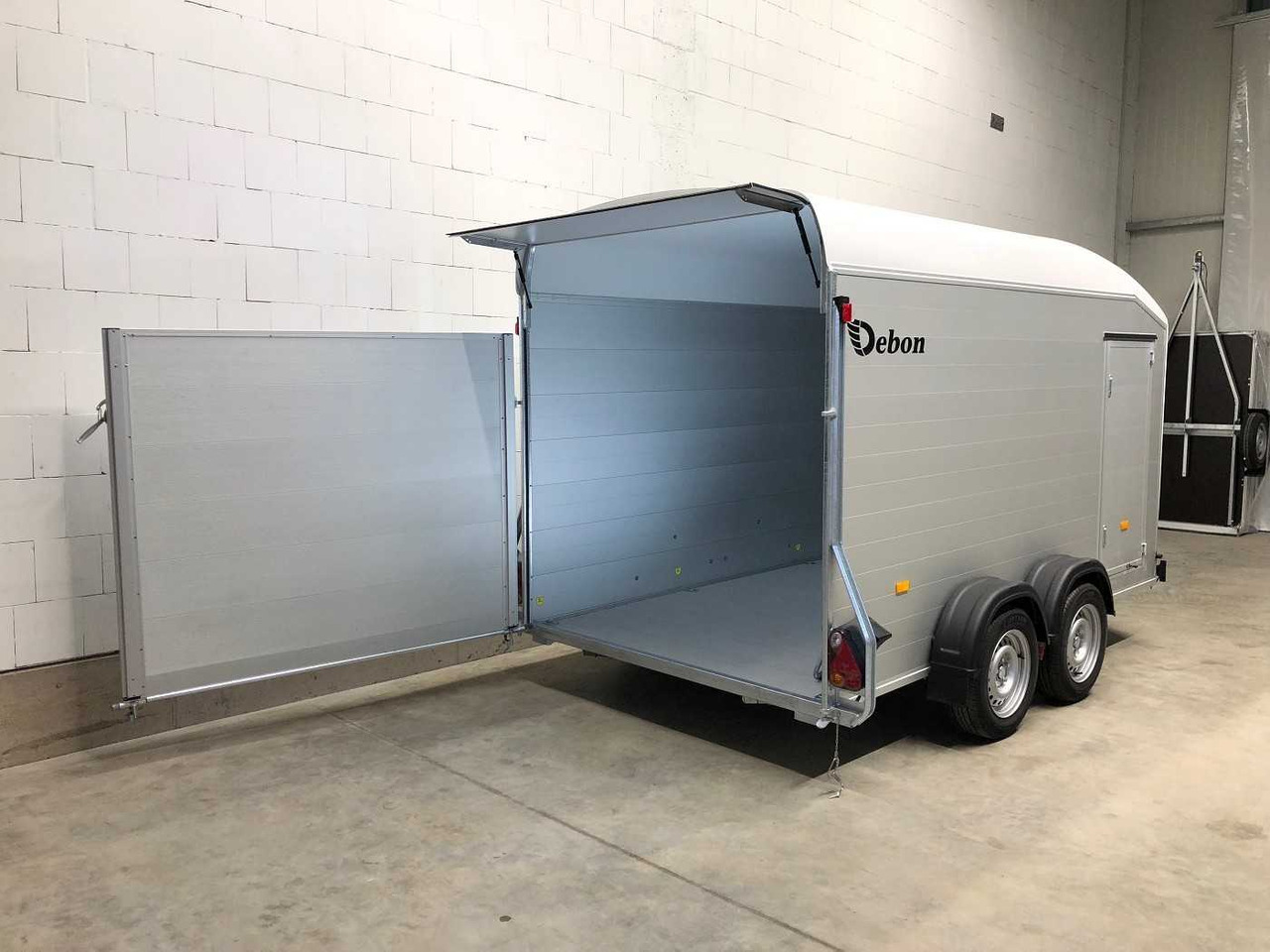 CHEVAL LIBERTE DEBON C700 Roadster Kofferanhänger - Piekabe slēgtā virsbūve: foto 3 CHEVAL LIBERTE DEBON C700 Roadster Kofferanhänger - Piekabe slēgtā virsbūve: foto 3