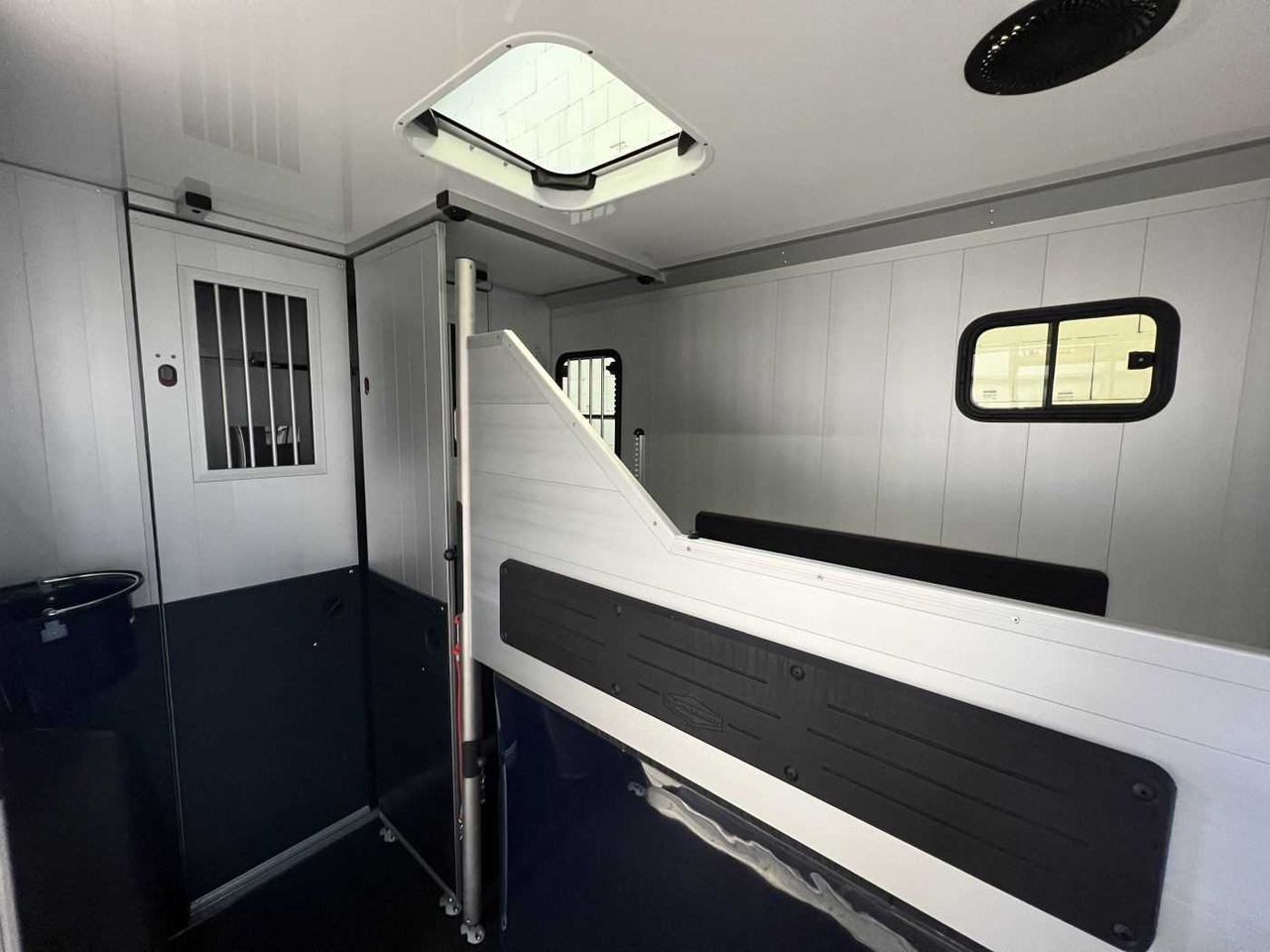 Fiat Böckmann Compact Stall LKW - Zirgu kravas automašīna: foto 4 Fiat Böckmann Compact Stall LKW - Zirgu kravas automašīna: foto 4