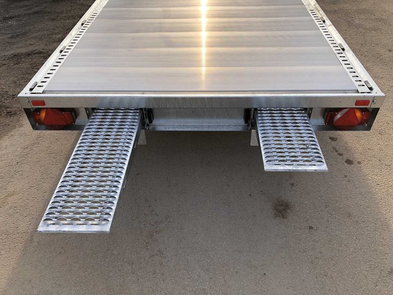 HUMBAUR Universal 3500 Aluboden Universaltransporter - Piekabe autovedējs: foto 5 HUMBAUR Universal 3500 Aluboden Universaltransporter - Piekabe autovedējs: foto 5