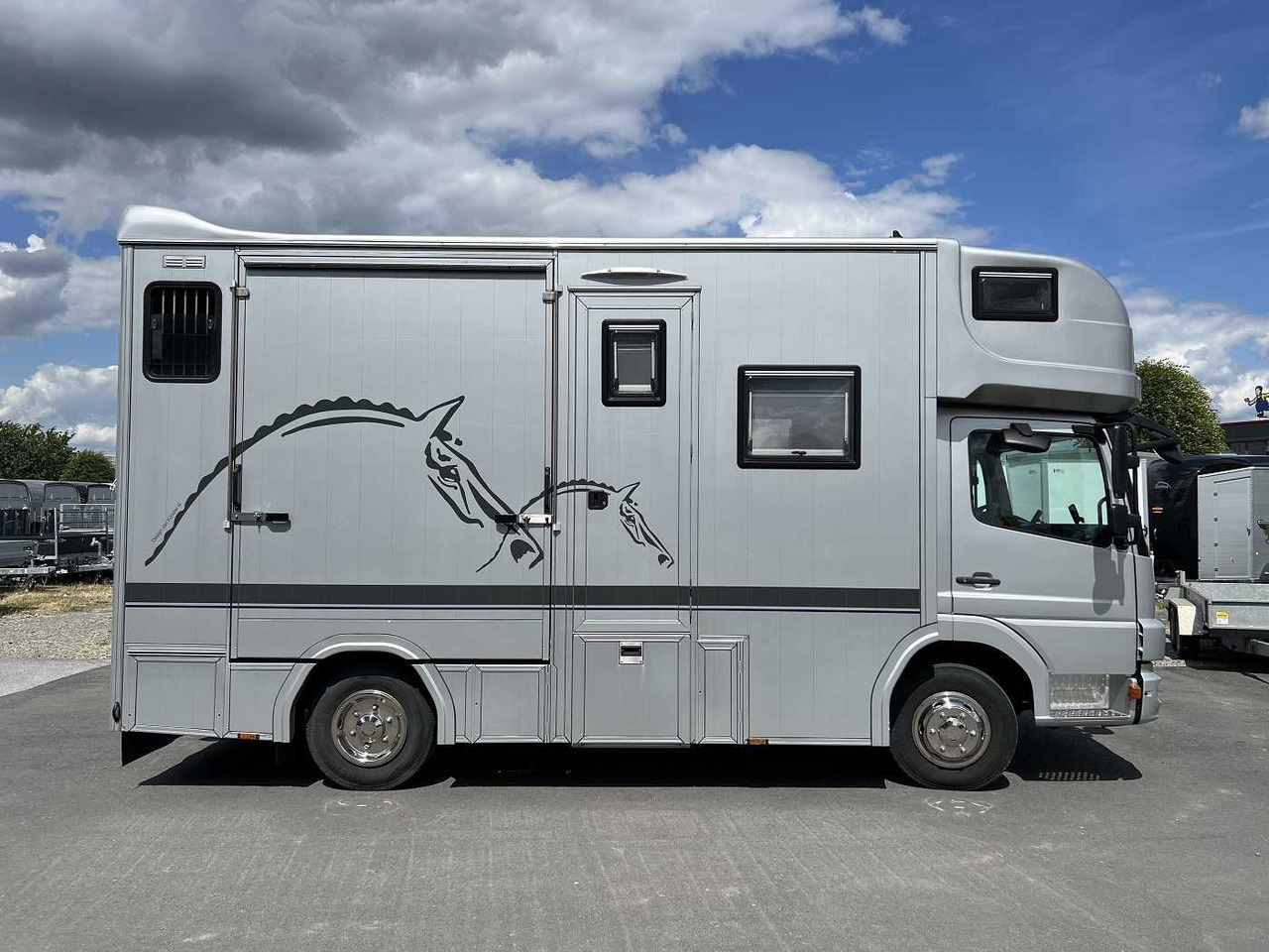 MERCEDES-BENZ Atego 918L LKW - Zirgu kravas automašīna: foto 1 MERCEDES-BENZ Atego 918L LKW - Zirgu kravas automašīna: foto 1
