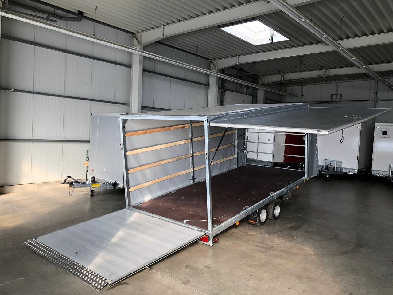 ROSEMEIER VE Jumbo 27.5 Race-Plane Autotransporter geschlosse Autotransporter geschlossen - Piekabe autovedējs: foto 4 ROSEMEIER VE Jumbo 27.5 Race-Plane Autotransporter geschlosse Autotransporter geschlossen - Piekabe autovedējs: foto 4