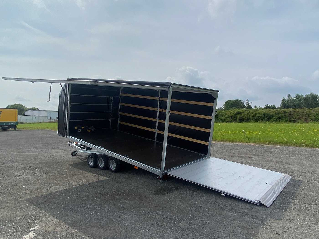 ROSEMEIER VE Jumbo 35.5 Tridem-Planenaufbau Autotransporter - Piekabe autovedējs: foto 3 ROSEMEIER VE Jumbo 35.5 Tridem-Planenaufbau Autotransporter - Piekabe autovedējs: foto 3