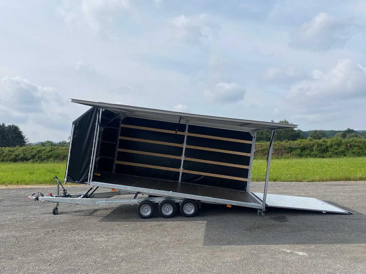 ROSEMEIER VE Jumbo 35.5 Tridem-Planenaufbau Autotransporter - Piekabe autovedējs: foto 1 ROSEMEIER VE Jumbo 35.5 Tridem-Planenaufbau Autotransporter - Piekabe autovedējs: foto 1