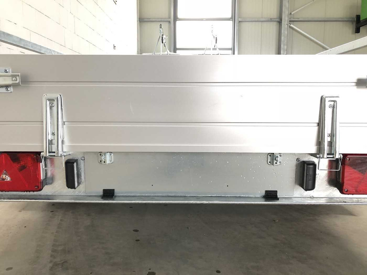 SARIS McAlu Pro 305 153 2000 2 Ramp Kastenanhänger geb - Auto piekabe: foto 5 SARIS McAlu Pro 305 153 2000 2 Ramp Kastenanhänger geb - Auto piekabe: foto 5
