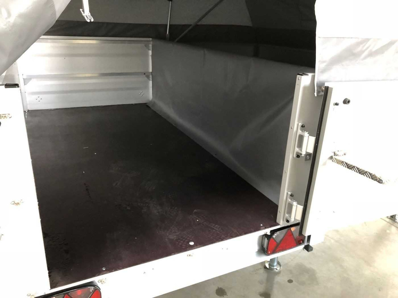 TPV KT-EB3 Street Camper Campinganhänger līzingu TPV KT-EB3 Street Camper Campinganhänger: foto 14