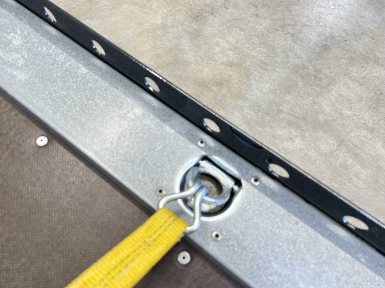 Jaunā Celtniecības tehnikas piekabe UNSINN UF 3617-13 Maschinentransporter: foto 12 Jaunā Celtniecības tehnikas piekabe UNSINN UF 3617-13 Maschinentransporter: foto 12