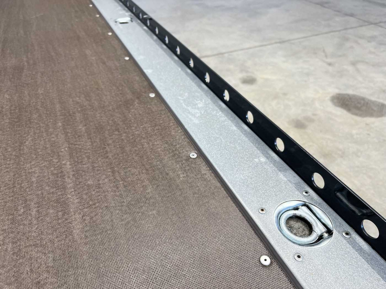 Jaunā Celtniecības tehnikas piekabe UNSINN UF 3617-13 Maschinentransporter: foto 11 Jaunā Celtniecības tehnikas piekabe UNSINN UF 3617-13 Maschinentransporter: foto 11