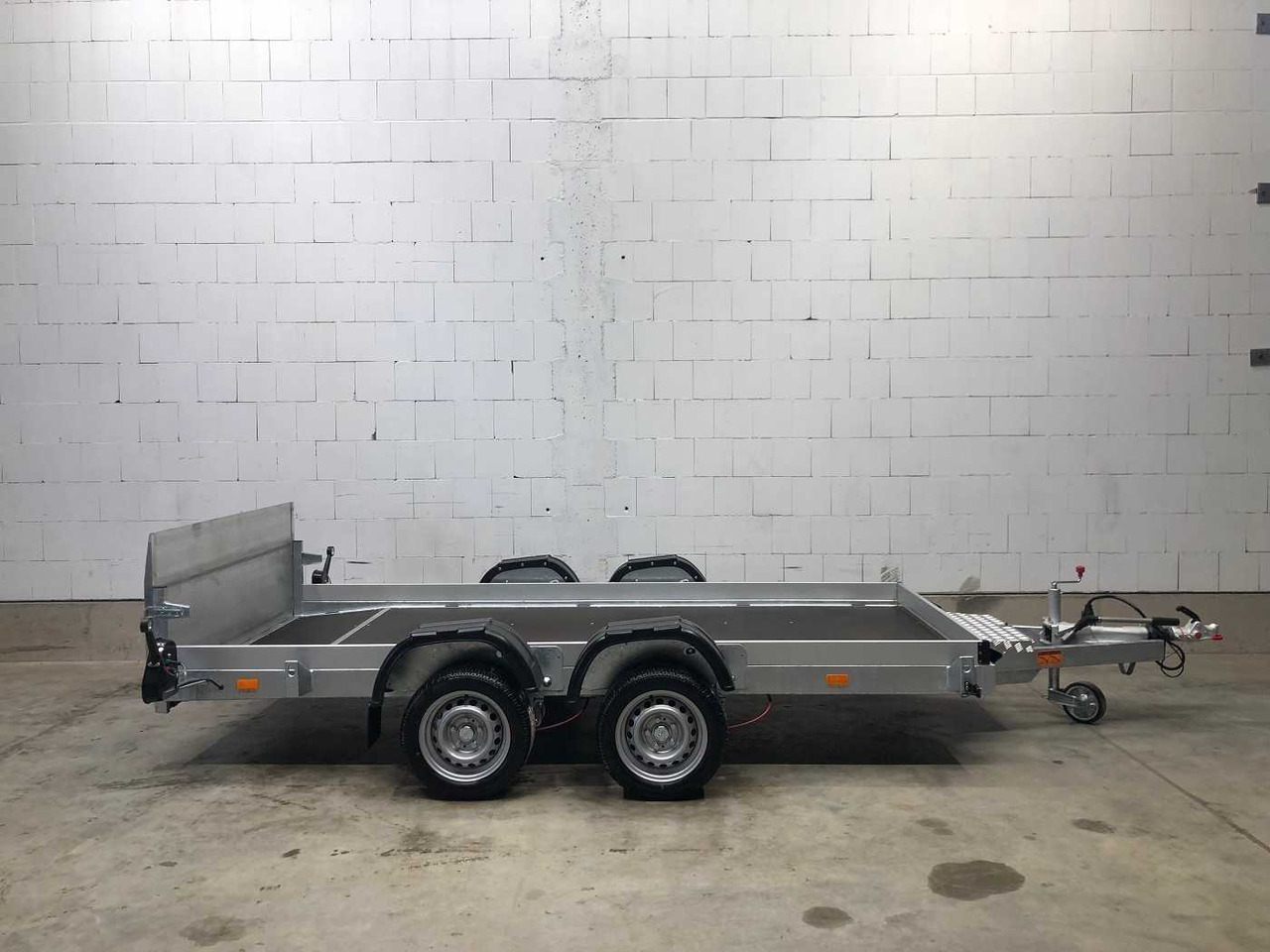 VEZEKO Husky FB 35.35 E-Pumpe Maschinentransporter - Celtniecības tehnikas piekabe: foto 3 VEZEKO Husky FB 35.35 E-Pumpe Maschinentransporter - Celtniecības tehnikas piekabe: foto 3