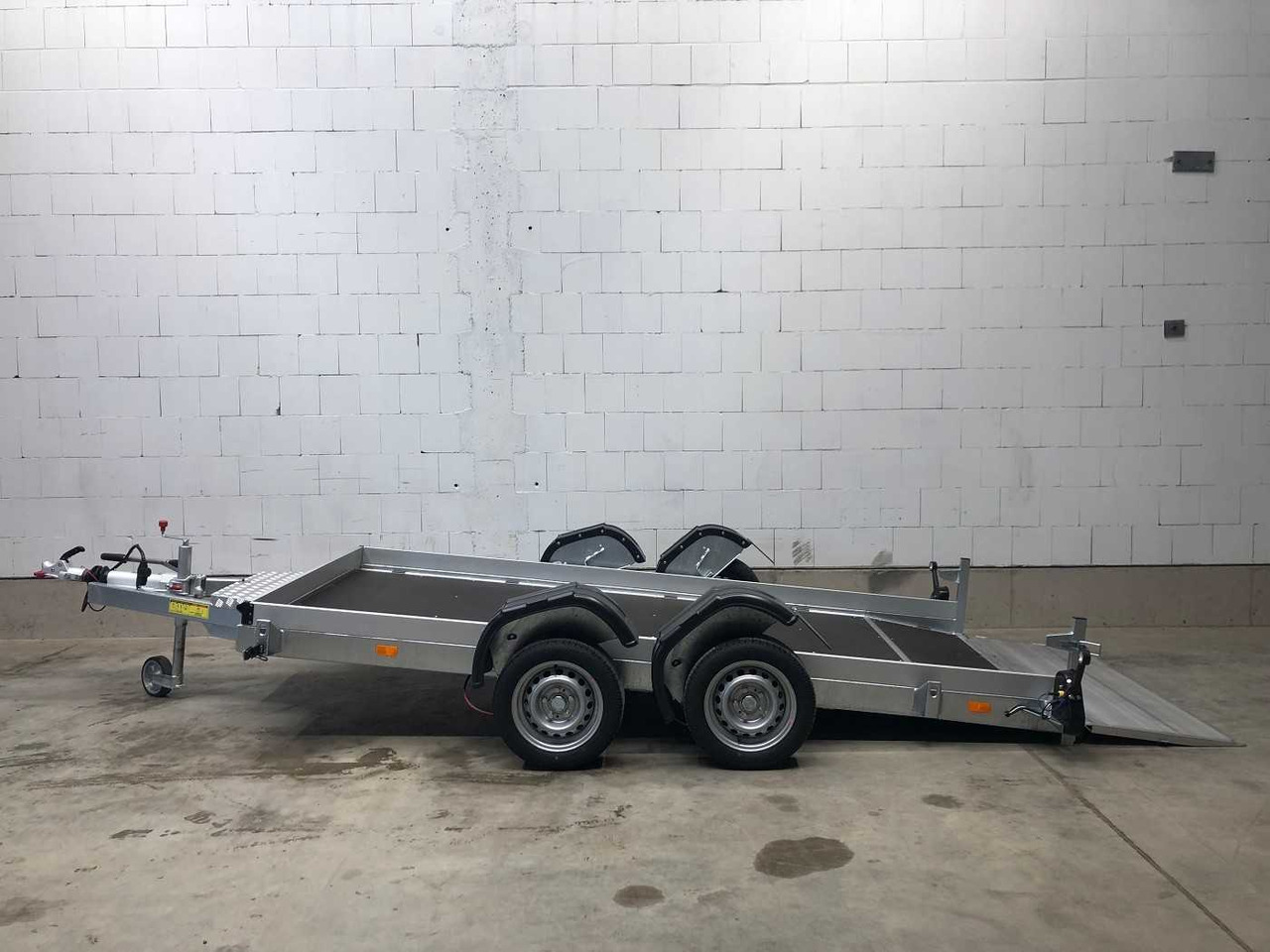 VEZEKO Husky FB 35.35 E-Pumpe Maschinentransporter - Celtniecības tehnikas piekabe: foto 5 VEZEKO Husky FB 35.35 E-Pumpe Maschinentransporter - Celtniecības tehnikas piekabe: foto 5