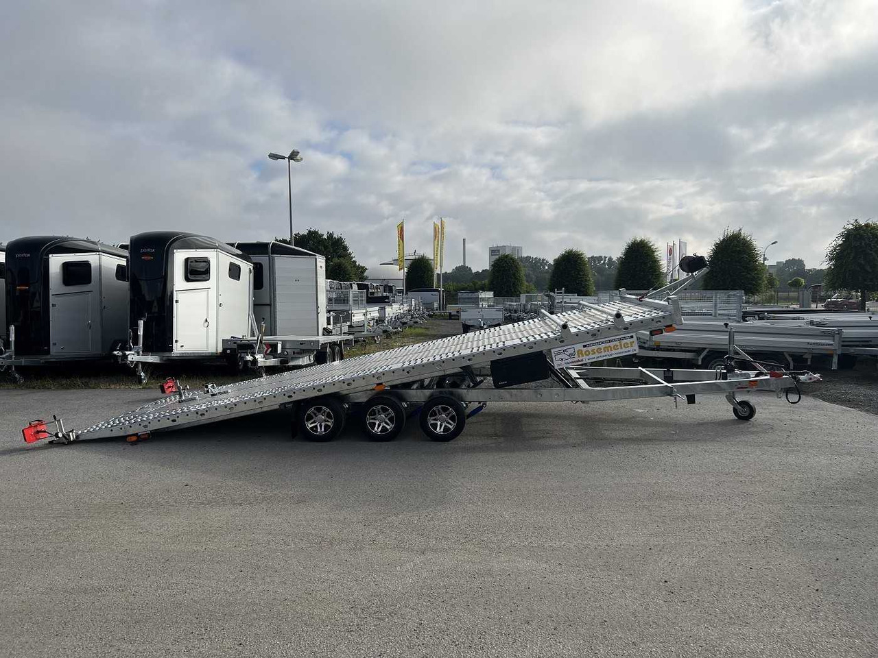 VEZEKO Jumbola 35.60 Tridem Autotransporter - Piekabe autovedējs: foto 1 VEZEKO Jumbola 35.60 Tridem Autotransporter - Piekabe autovedējs: foto 1