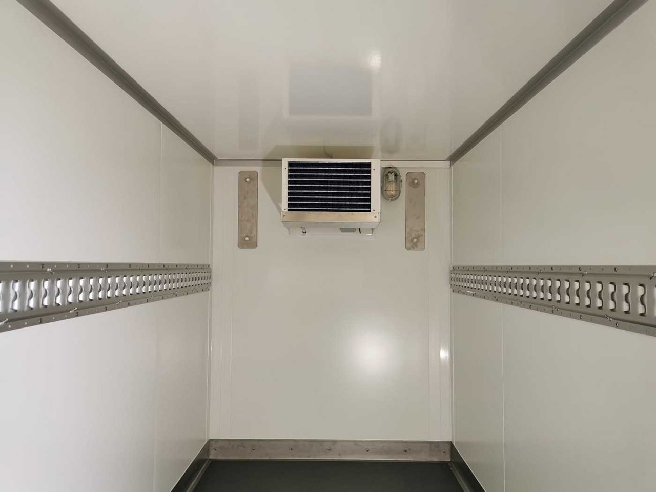 VEZEKO TK A 15.25 KH Kühlanhänger - Piekabe refrižerators: foto 5 VEZEKO TK A 15.25 KH Kühlanhänger - Piekabe refrižerators: foto 5