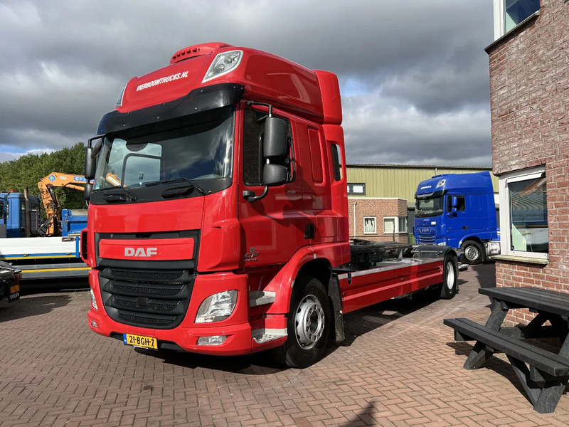 DAF CF 290 4X2 EURO6 SPACECAB RENOVA / VANGMUIL / LAADKLEP / TOP STAAT - Konteineru vedējs/ Kravas automašīna ar noņemamā virsbūve: foto 2 DAF CF 290 4X2 EURO6 SPACECAB RENOVA / VANGMUIL / LAADKLEP / TOP STAAT - Konteineru vedējs/ Kravas automašīna ar noņemamā virsbūve: foto 2