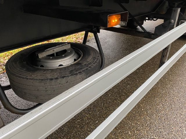 Kravas automašīna ar slēgto virsbūvi MAN TGS 18.320 TGS 18.320 BAKWAGEN MET LAADKLEP COMPLEET MET 2-ASSIGE AANHANGWAGEN: foto 13 Kravas automašīna ar slēgto virsbūvi MAN TGS 18.320 TGS 18.320 BAKWAGEN MET LAADKLEP COMPLEET MET 2-ASSIGE AANHANGWAGEN: foto 13