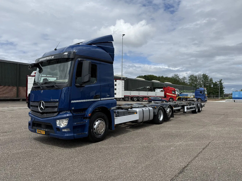 Mercedes-Benz Actros Actros 2736 6X2 BDF Komplett mit 2016 BDF Anhanger Top Zustand - Konteineru vedējs/ Kravas automašīna ar noņemamā virsbūve: foto 2 Mercedes-Benz Actros Actros 2736 6X2 BDF Komplett mit 2016 BDF Anhanger Top Zustand - Konteineru vedējs/ Kravas automašīna ar noņemamā virsbūve: foto 2