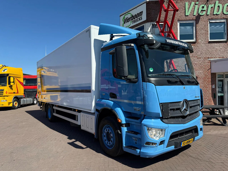 Mercedes-Benz Antos Antos 1824L Koffer mit 2 Tons Ladebordwand TUV/10-25 / Holland Truck - Kravas automašīna ar slēgto virsbūvi: foto 1 Mercedes-Benz Antos Antos 1824L Koffer mit 2 Tons Ladebordwand TUV/10-25 / Holland Truck - Kravas automašīna ar slēgto virsbūvi: foto 1