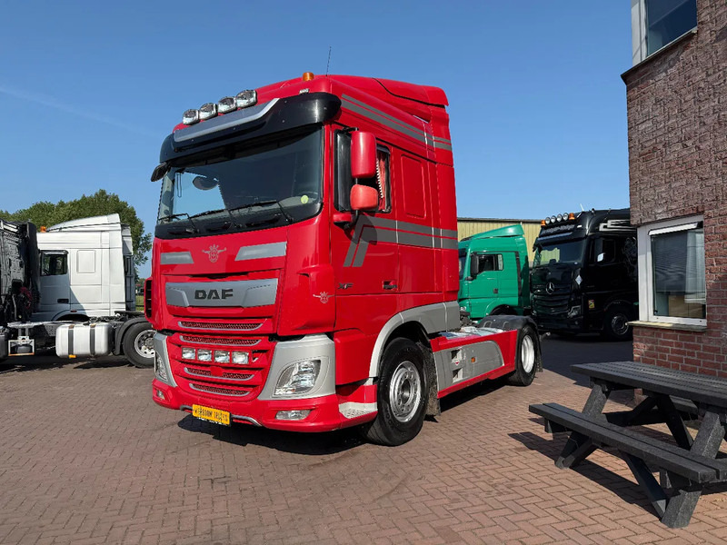 DAF XF 530 XF530 4X2 / RETARDER / ONLY 601.787KM / FULL SPOILER / MANUAL GEARBOX - Vilcējs: foto 2 DAF XF 530 XF530 4X2 / RETARDER / ONLY 601.787KM / FULL SPOILER / MANUAL GEARBOX - Vilcējs: foto 2