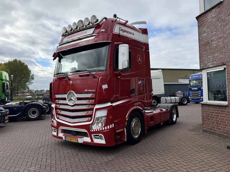 Mercedes-Benz Actros Actros 1848LLS Gigaspace "Silver Star Edition" / Smart tacho / Night airco / TOP - Vilcējs: foto 2 Mercedes-Benz Actros Actros 1848LLS Gigaspace "Silver Star Edition" / Smart tacho / Night airco / TOP - Vilcējs: foto 2