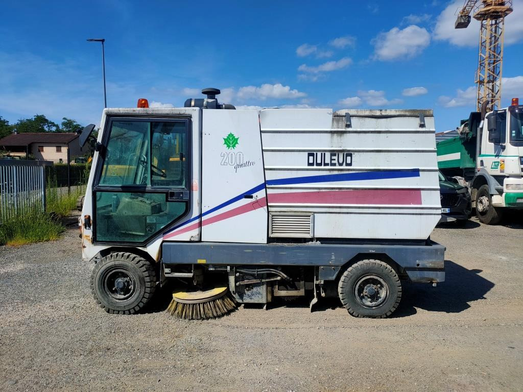 DULEVO 200-4 - Ielu tīrīšanas mašīna: foto 1 DULEVO 200-4 - Ielu tīrīšanas mašīna: foto 1