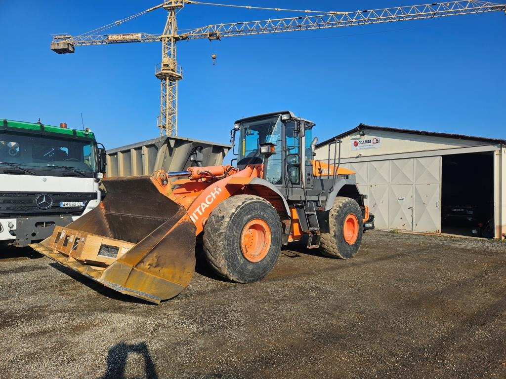 HITACHI ZW 220 - Riteņu iekrāvējs: foto 1 HITACHI ZW 220 - Riteņu iekrāvējs: foto 1